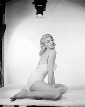 Jayne Mansfield 1950's glamour pose in swimsuit posing for camera 8x10 photo
