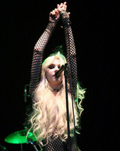Taylor Momsen Fishnet Outfit In Concert 8x10 Photo (20x25 cm approx)
