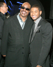 Usher Raymond Stevie Wonder B&W 8x10 Photo (20x25 cm approx)