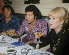 Debbie Reynolds Tom Jones Buddy Hacket drink champagne at dinner 8x10 inch photo