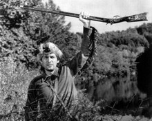 Fess Parker raises him hand holding rifle as Davy Crockett 8x10 inch photo