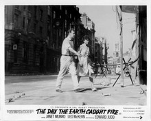 The Day the Earth Caught Fire Edward Judd Janet Munro on Fleet Street 8x10 photo