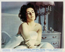 Elizabeth Taylor bare shouldered sits up in bed Butterfield 8 8x10 photo
