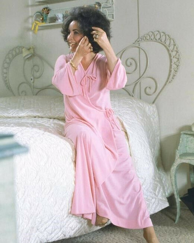 Elizabeth Taylor sits on bed wearing pink nightgown 1972 Zee and Co ...