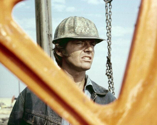 Jack Nicholson wears safety helmet on oil rig Five Easy Pieces 8x10