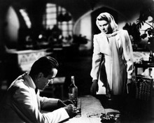 Casablanca Humphrey Bogart drinks to forget Ingrid Bergman 8x10 inch photo