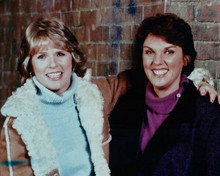 Cagney and Lacey Sharon Gless puts arm around Tyne Daly season 2 8x10 inch photo