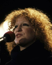 Bette Midler sings in concert close-up circa 1980 8x10 inch photo