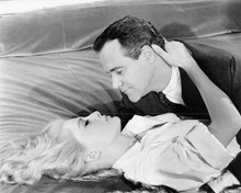 How To Murder Your Wife jack Lemmon about to kiss Virna Lisi on rug 8x10 photo
