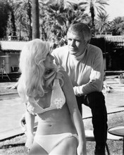 George Peppard as Banacek with buxom blonde in bikini by pool 8x10 inch photo