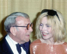 George Burns shares a laugh with Deborah Harry 1970's Hollywood event 8x10 photo