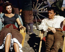 The Pride and The Passion 1957 Sophia Loren & Frank Sinatra on set 8x10 photo
