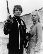 Blake's 7 classic sci-fi TV Paul Darrow & Glynis Barber with guns 8x10 photo