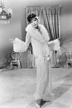 Mary Tyler Moore full length pose in robe and slippers 4x6 inch photo