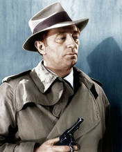 Robert Mitchum in iconic Philip Marlowe pose 1975 Farewell My Lovely 8x10 photo