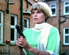 Joanna Lumley uses both hands to aim gun The New Avengers 8x10 inch photo