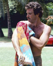 Tom Selleck beefcake bare chested dries himself with towel Magnum 8x10 photo