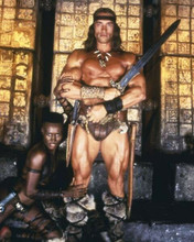 Conan The Destroyer Grace Jones lies at feet of Arnold Schwarzenegger 8x10 photo