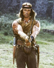 Arnold Schwarzenegger as Conan the Barbarian brandishing sword 8x10 inch photo