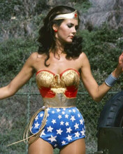 Lynda Carter looks stunning in her Wonder Woman outfit doing twirl 8x10 photo