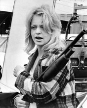 Goldie Hawn holding shotgun The Sugarland Express 8x10 inch photo