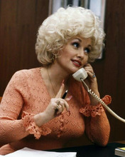 Dolly Parton as Doralee on telephone 1980 Nine to Five 11x17 inch Poster