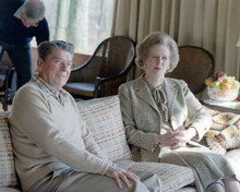 President Ronald Reagan sits with Prime Minister Margaret Thatcher 11x17 Poster