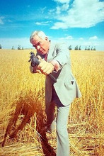 Lee Marvin 11x17 Mini Poster Prime Cut aiming machine gun in corn field classic