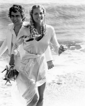 10 Movie 1979 Bo Derek Hugs Dudley Moore 8x10 Inch Photo - The Movie Store