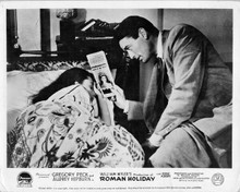 Roman Holiday Gregory Peck wakes up sleeping Audrey Hepburn 8x10 inch photo