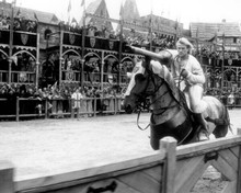 Heath Ledger riding horse holds huge sabre 2001 A Knight's Tale 8x10 inch photo