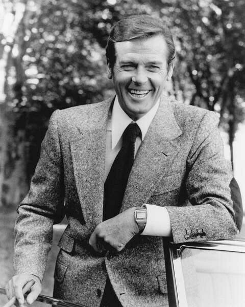 Roger Moore shows off Seiko G757 Sports watch as James Bond Octopussy 8x10  photo - The Movie Store