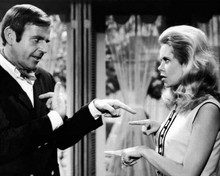 Bewitched Paul Lynde as Uncle Arthur points at Elizabeth Montgomery 8x10 photo