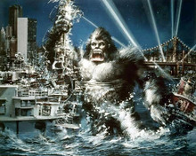 King Kong 1976 epic artwork of Kong destroying Manhattan 8x10 inch photo