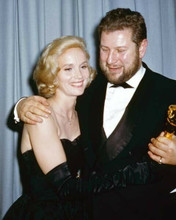 Eva Marie Saints presents Oscar to Peter Ustinov 1961 Academy Awards 8x10 photo