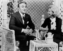 Dinah! 1974 talk show comedy legend Danny Thomas & Dinah Shore 8x10 inch photo