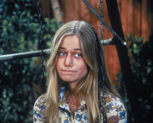 The Brady Bunch Maureen McCormick looks sad in yard on swing 8x10 inch photo