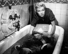 Les Diaboliques 1955 Simone Signoret drowns man in tub 8x10 inch photo