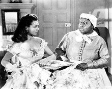 Gone With The Wind Vivien Leigh & Hattie McDaniel work on sewing 8x10 inch photo