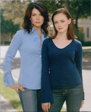 Gilmore Girls 8x10 publicity photo Alexis Bledel Lauren Graham as Rory & Lorelai Gilmore