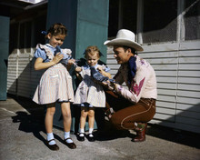 Roy Rogers 1946 with his daughters Cheryl & Linda Lou holding pigeons 8x10 photo