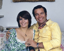Natalie Wood & Robert Wagner smiling 1970's at home holding hands 8x10 photo