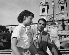 Roman Holiday Gregory peck Audrey Hepburn eat ice cream Spanish Steps 8x10 photo