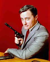 Robert Vaughn as Napolean Solo holds gun with silencer Man From UNCLE 8x10 photo