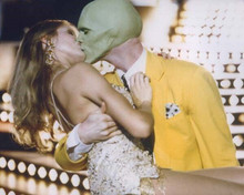 The Mask Jim Carrey & Cameron Diaz passionate kiss 8x10 inch photo