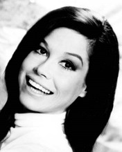 Mary Tyler Moore with lovely big smile 1970 Mary Tyler Moore Show 8x10 photo