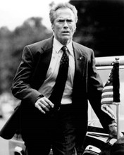 Clint Eastwood runs beside Presidential limo In The Line of Fire 8x10 photo