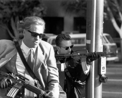 Heat Val Kilmer Robert De Niro in action take aim with machine guns