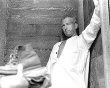 Paul Newman in white outfit handed prison outfit Cool Hand Luke 8x10 photo