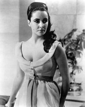 Elizabeth taylor wears low cut white dress 1963 The VIP's 8x10 inch photo